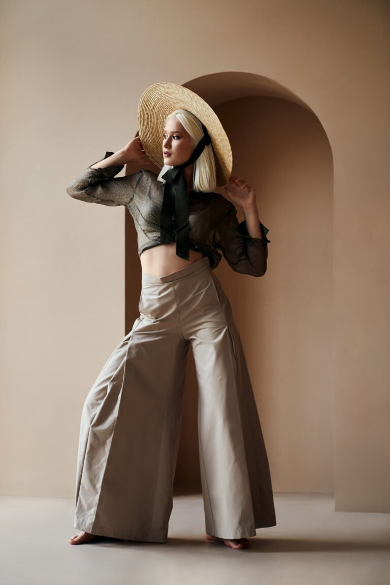 The Timeless Allure of Vintage Outfits: A Journey Through Fashion History