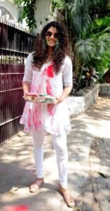 Read more about the article Holi Dress 2025: Celebrate the Festival of Colors in Style – Trends, Tips & Outfit Ideas for Women, Men, and Kids
