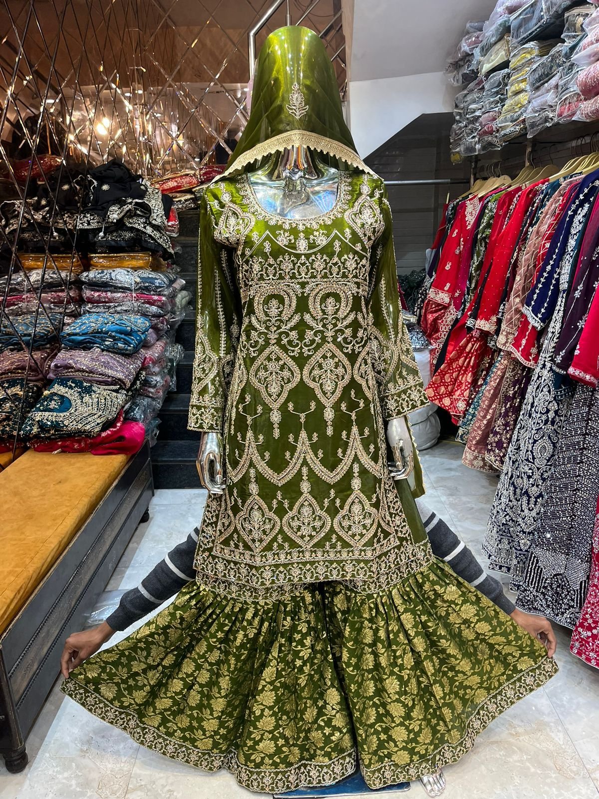 Read more about the article Best Selling Ethnic Wear from APNA Kolkata Fashion – Your Premier Kurti Manufacturer in Kolkata