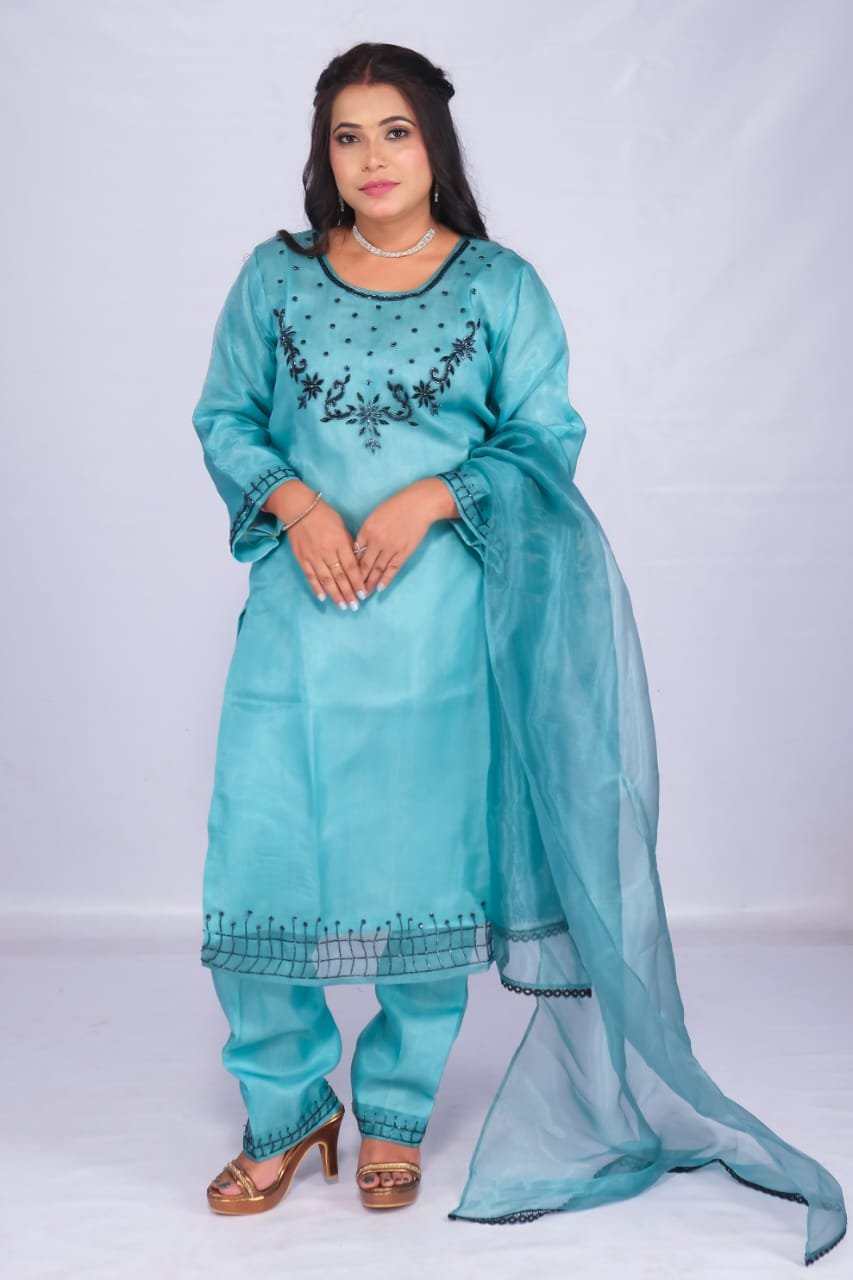 Elegant Sky Blue Pant Suit Set | Fine Handwork aur Premium Fabric